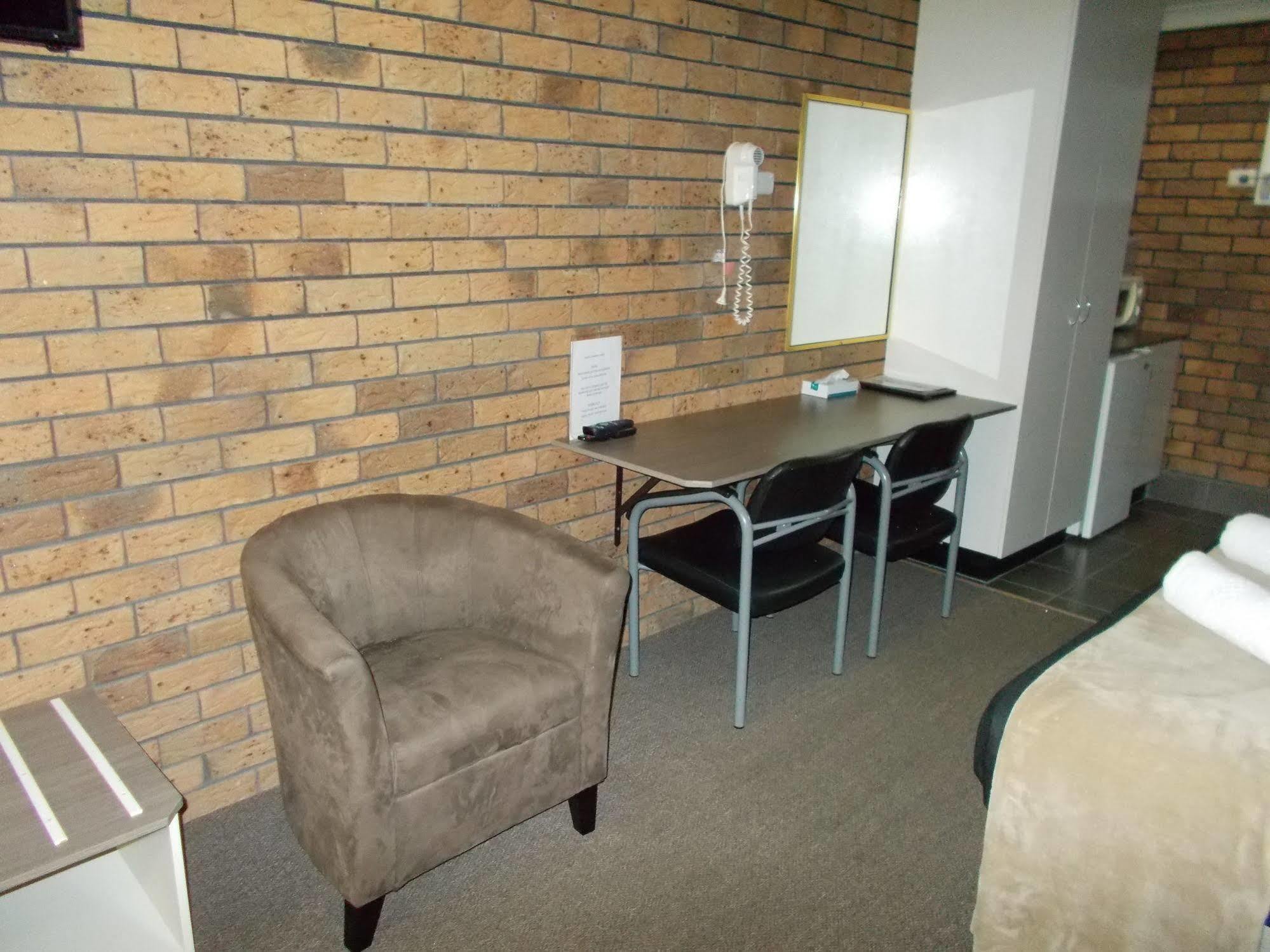 Park House Motor Inn Oakey Екстер'єр фото